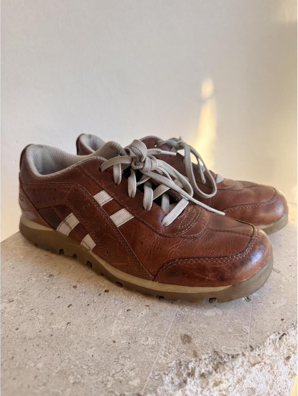 Vintage skechers brown leather sneakers with white stripes #skechers #retro